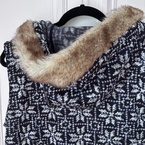 Talbots Nordic Faux Fur Snowflake Print Sleeveless Full Zip Vest Size Large - Picture 6 of 13